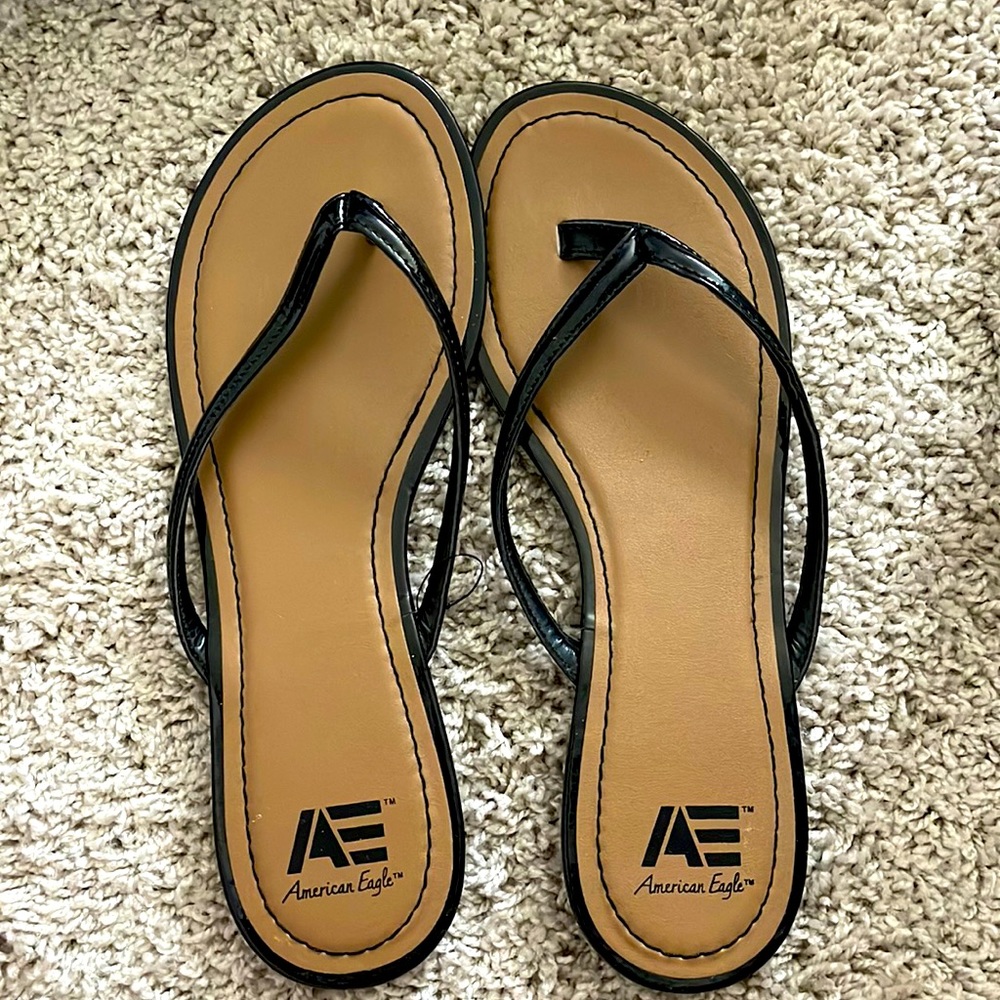 American Eagle flip flops